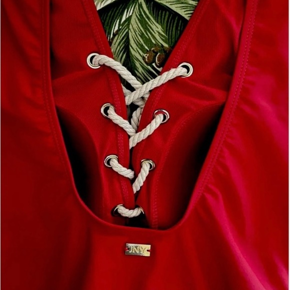 Jones New York | Swim NWOT
 NEVER WORN still has safety liner. - Picture 3 of 8